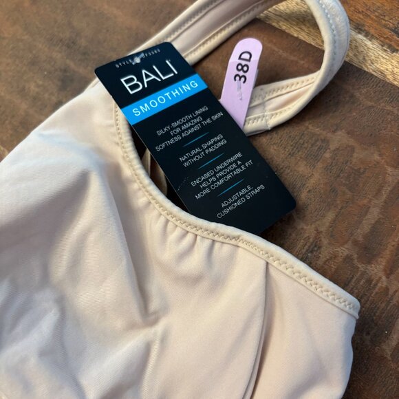 NWT Bali Womens Underwire Bra Adjustable Straps Non-Padded Beige Size 38D - Picture 3 of 4